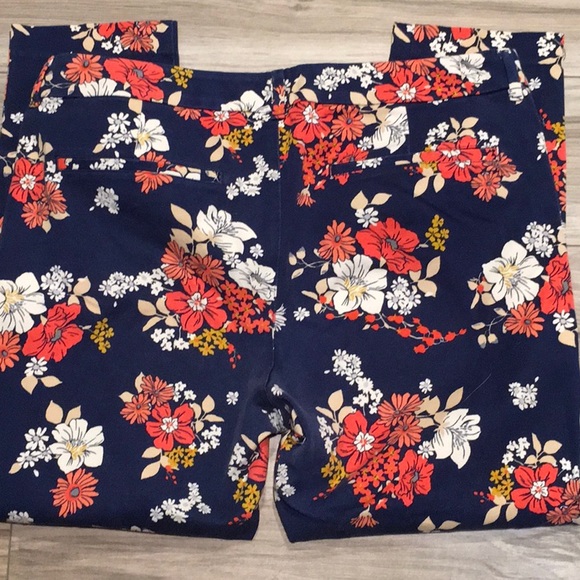 Old Navy Capris - Picture 4 of 7